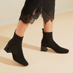 Vivaia boots size US 10